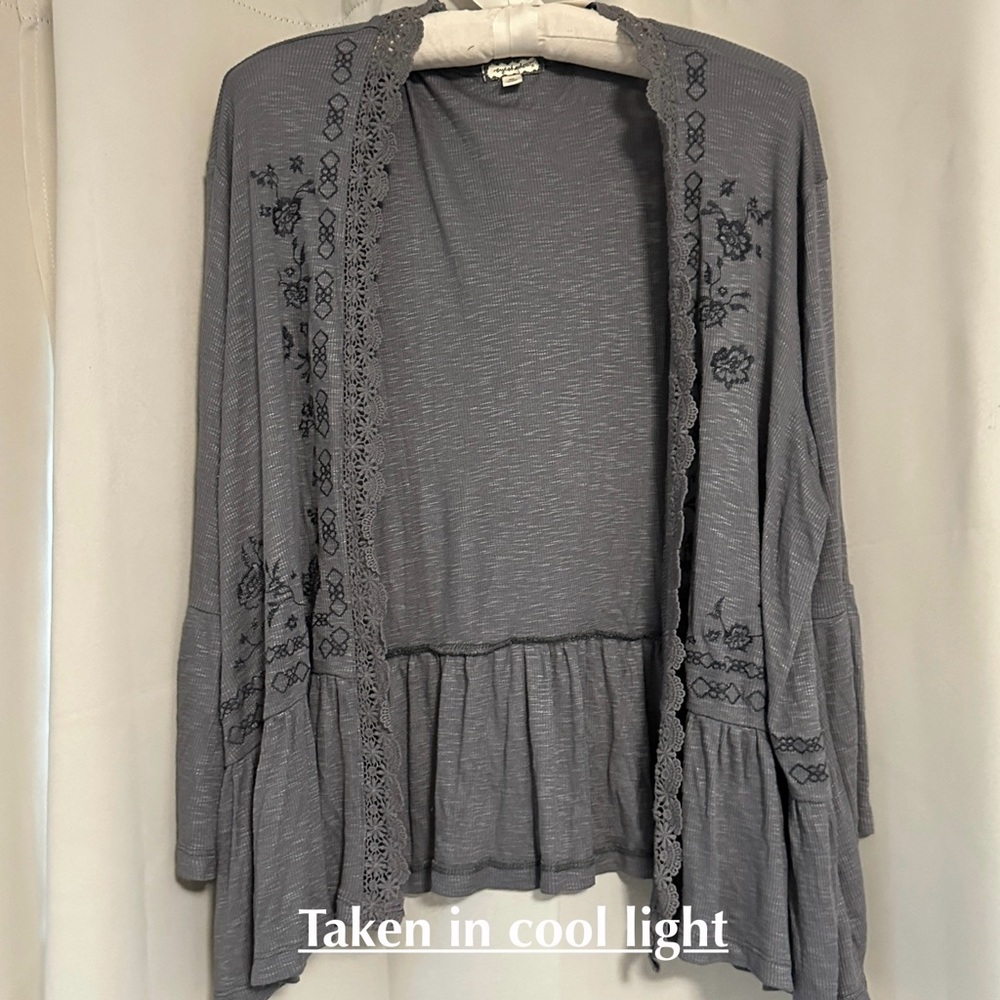 Eyeshadow Open Front Cardigan • Bell Sleeves • Grey w/ Black Floral Embroidery - Picture 4 of 14